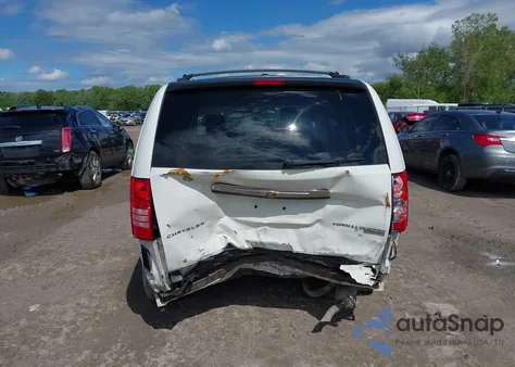 2009 Chrysler Town & Country Touring из США, поврежденный, VIN 2A8HR54129R635760